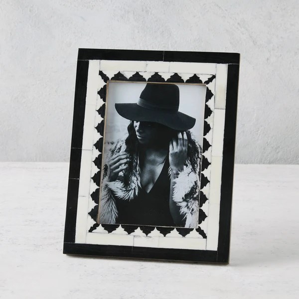 Nikki Chu - Zeek Frame 1 Nikki Chu - Zeek Frame