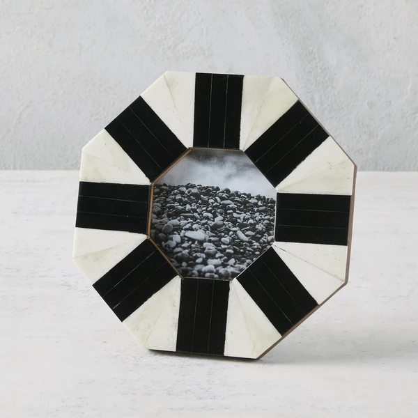 Nikki Chu - Ollie Frame 1 Nikki Chu - Ollie Frame