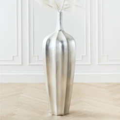 Accolade Vase